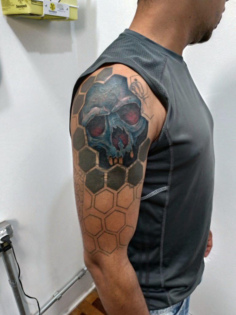 Churus Savioli, Cranio, Cranio tattoo, preto e cinza