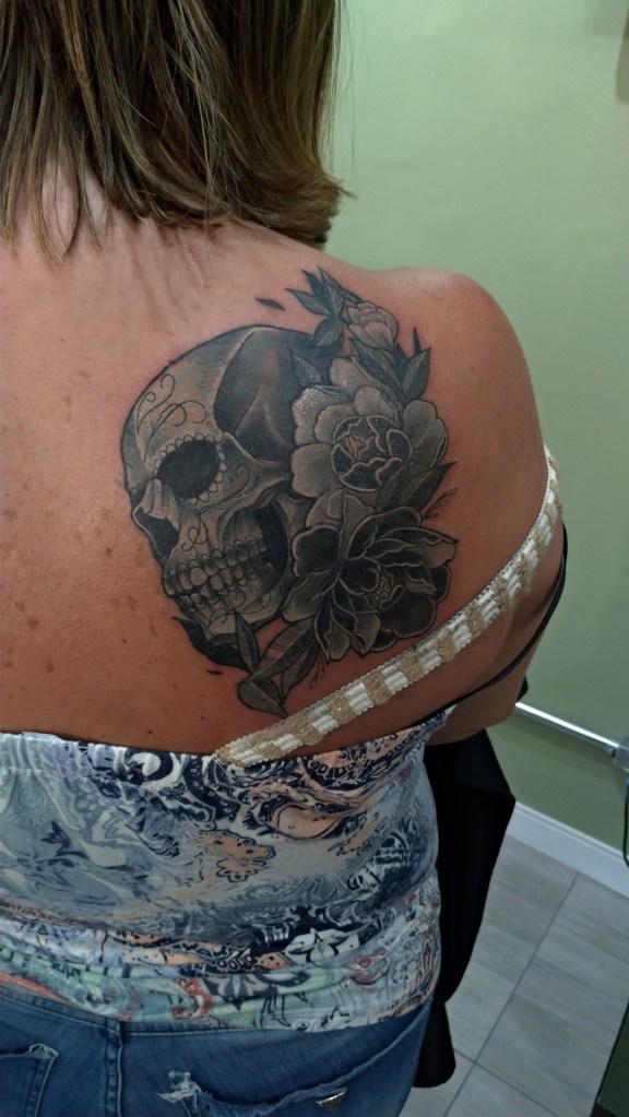 Churus Savioli, Cranio, Cranio tattoo, preto e cinza